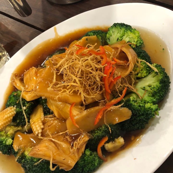 review photo of Nature Cafe Vegetable stir fry broccoli and mushroom shared by @roxtarlette on 17 Oct 2020 - review