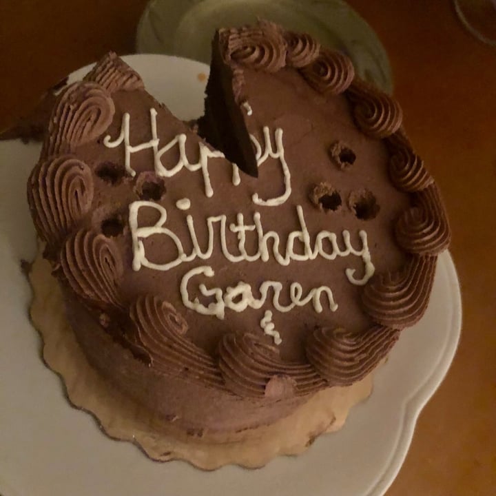 photo of Whole Foods Market Vegan chocolate cake shared by @garen7 on  28 Jul 2021 - review