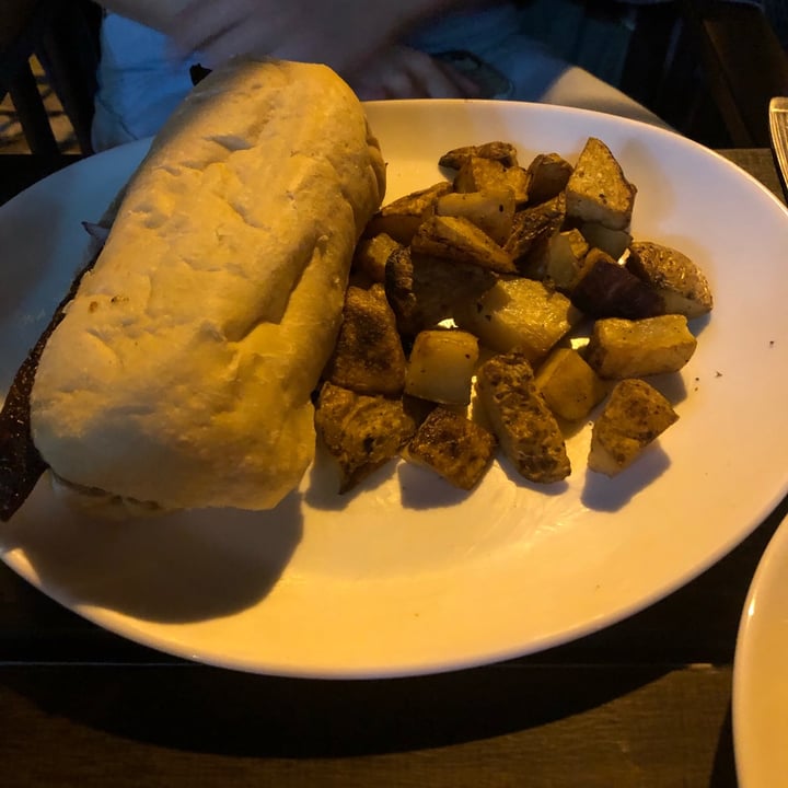 photo of Estilo Veggie Sándwich seitán bbq shared by @veganizandoando on  27 Mar 2021 - review