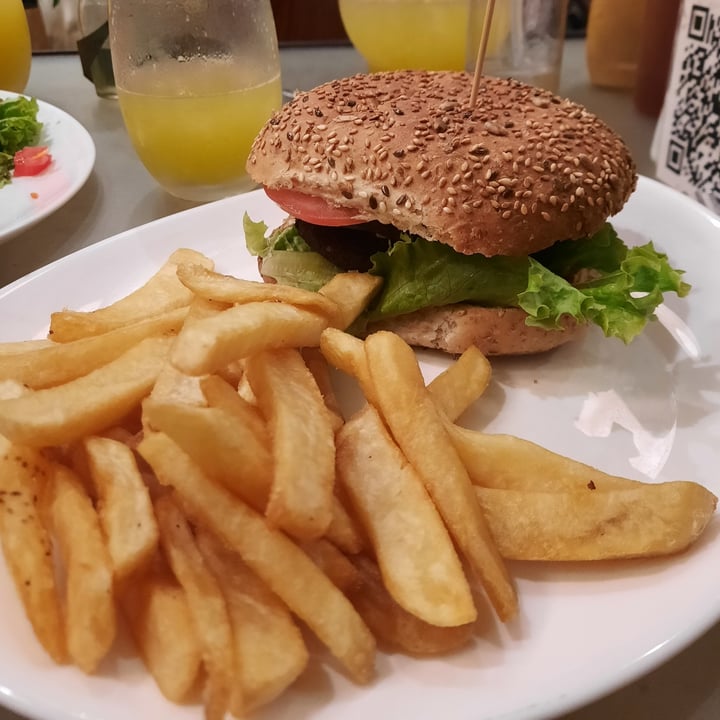 review photo of Loving Hut Microcentro Hamburguesa de Hongos shared by @ajenj0 on 02 May 2021 - review