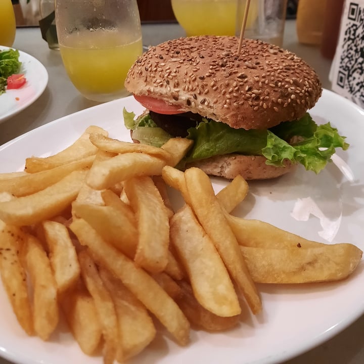 photo of Loving Hut Microcentro Hamburguesa de Hongos shared by @ajenj0 on  02 May 2021 - review