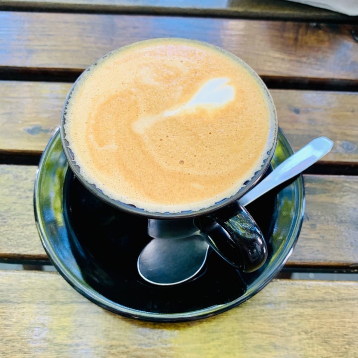 photo of Rufus cafe specialites- Flat White (Opcional Leche De Almendras) shared by @diegocalabria on  31 Mar 2021 - review