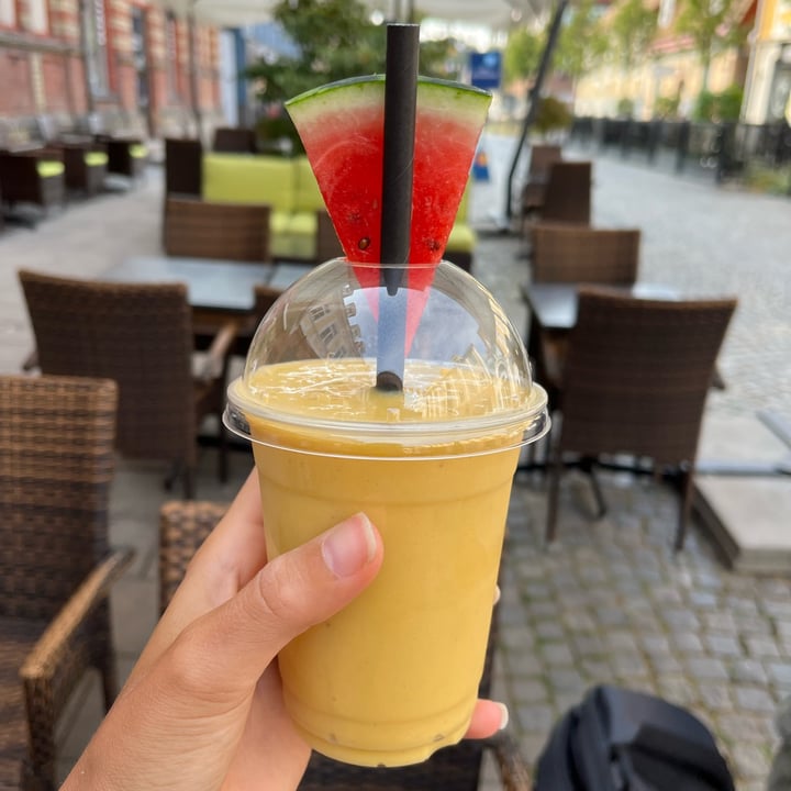 photo of Café Gelato mango smoothie shared by @giuliawally on  17 Aug 2022 - review
