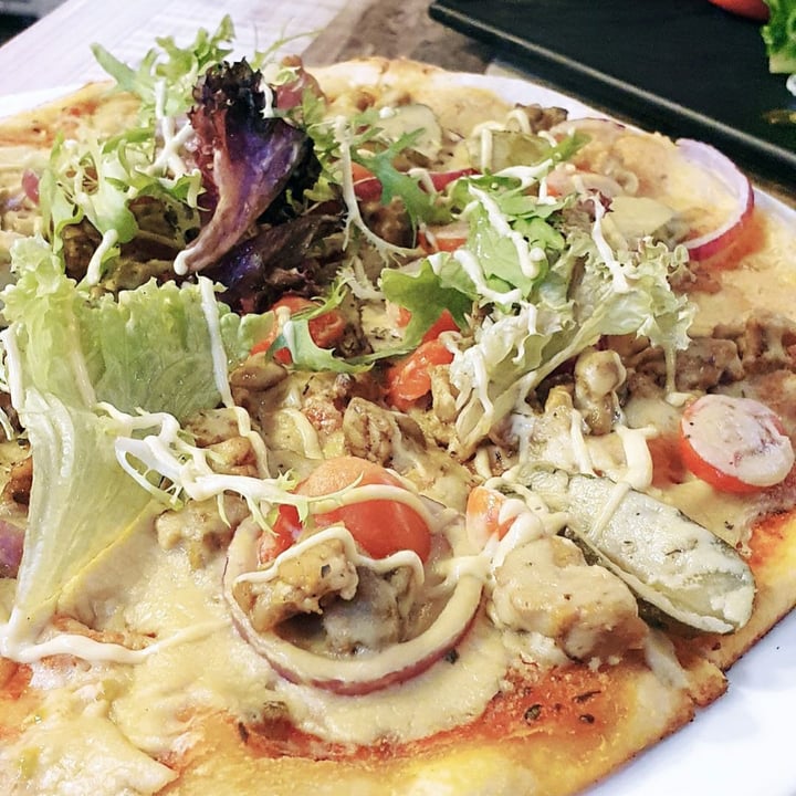 review photo of WellSmoocht Truffle Cheeseburger Pizza shared by @plantsandthanku on 05 Mar 2020 - review