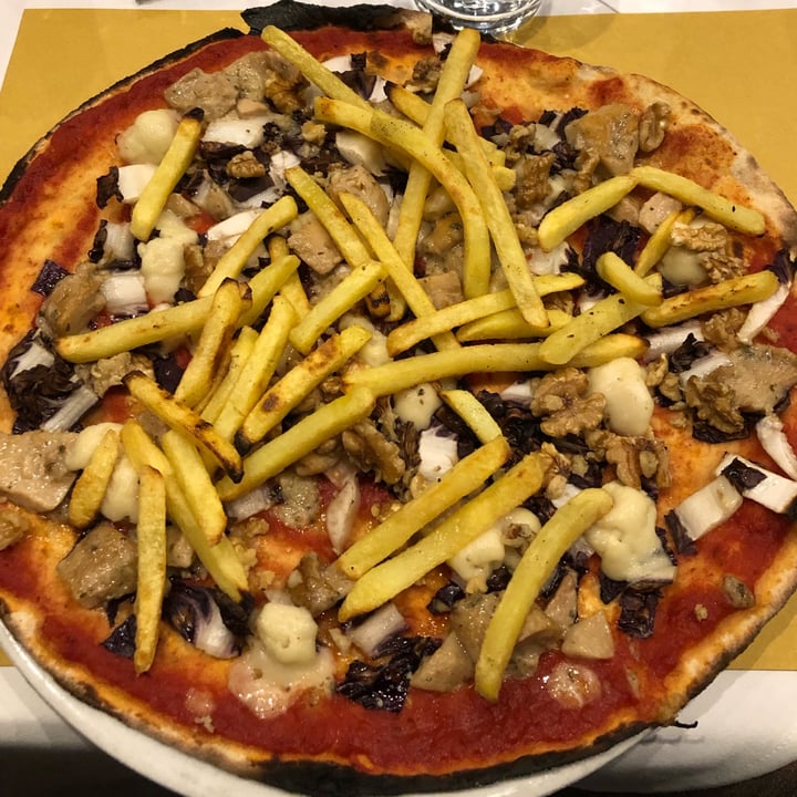 photo of Pizzeria Alla Rotonda Pizza Vegana shared by @miawallace999 on  18 Feb 2022 - review