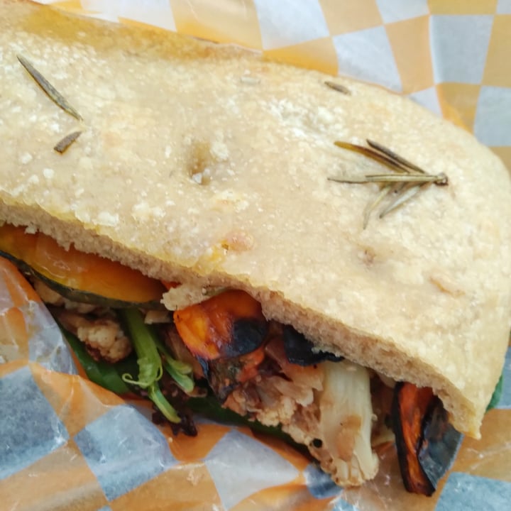 photo of La Manteca Negra sandwich con pan foccacia shared by @yanyna on  15 Jun 2022 - review