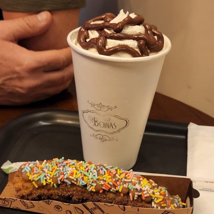 review photo of The Boinas Churros de doce sem leite com cobertura cósmica shared by @veganizandoodiaadia on 26 Jul 2022 - review