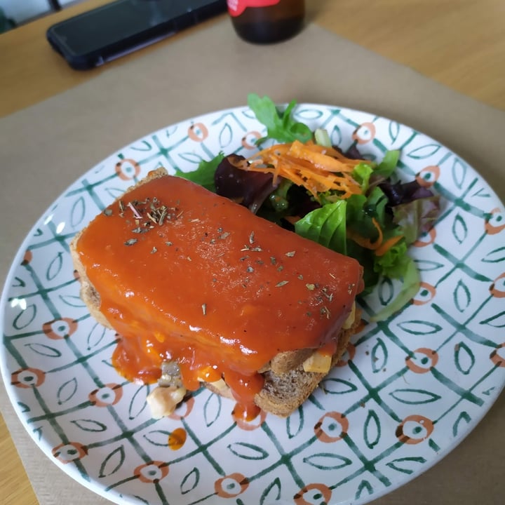photo of Verdetariano Healthy Food Sándwich de jamón y queso vegano shared by @andreavegallardo on  19 Sep 2021 - review