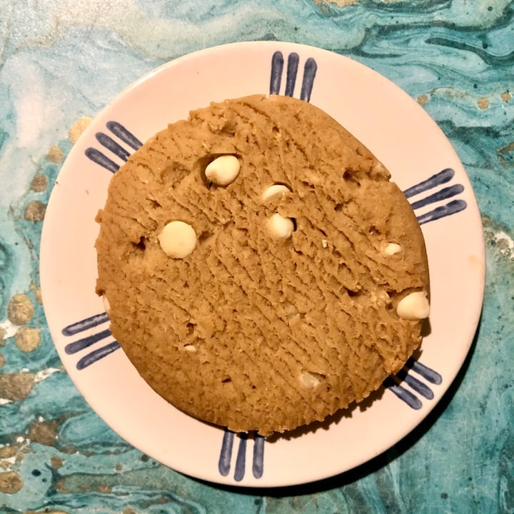 photo of Lenny & Larry’s The Complete Cookie White Chocolate Macadamia shared by @isabelinzunzaa on  14 Mar 2021 - review