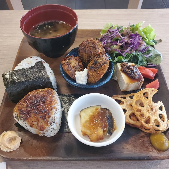 photo of Comeco Foods Onigiri organic vegetables plate shared by @naturesfood on  19 May 2021 - review