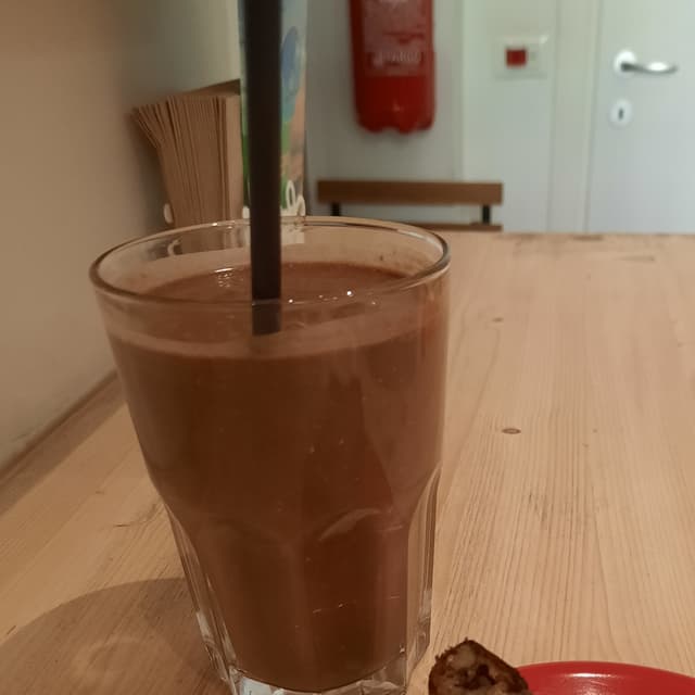 Photo of the dish “Frullato Con Banana, Cacao, Noci, Muesli E Latte Di Riso”
