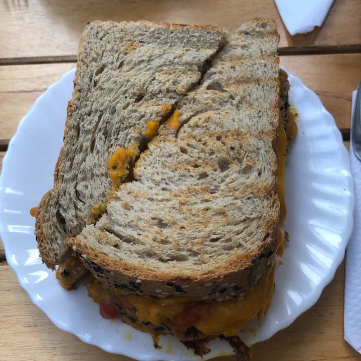 review photo of Angéla - Deli & Coffee Tostado Con Queso Vegetal Y Tomate shared by @guidodan on 03 Dec 2021 - review