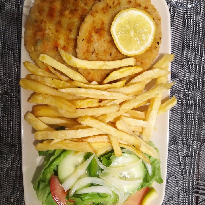 photo of Restaurante O Pátio da Oliveira Burger vegetariana shared by @marihania on  16 Apr 2022 - review