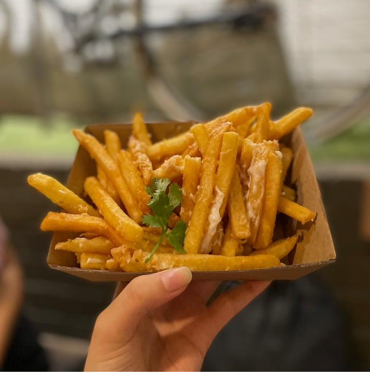 photo of VeganBurg Singapore Creamy Garlic Fries shared by @pahulnotpaul on  24 Dec 2021 - review