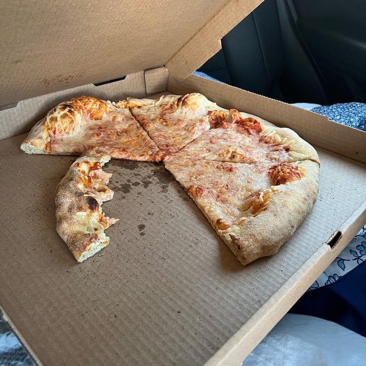 photo of Whole Foods Market Vegan Cheese Pizza shared by @veganfta on  13 Jul 2022 - review