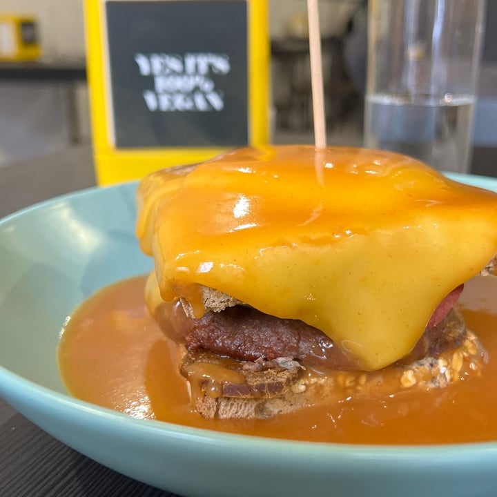 photo of Vegana By Tentúgal Francesinha shared by @aliclinomaniac on  04 Apr 2022 - review