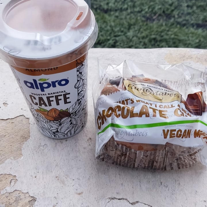 photo of Aunt Mabel's Chocolate Chunks Vegan Muffin shared by @fitveganactivist on  05 Apr 2022 - review