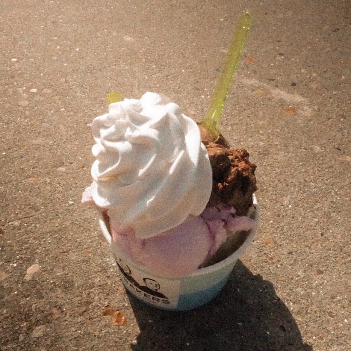 photo of Ice Bakers 4 scoops & soft serve shared by @madehhleine on  06 Sep 2021 - review