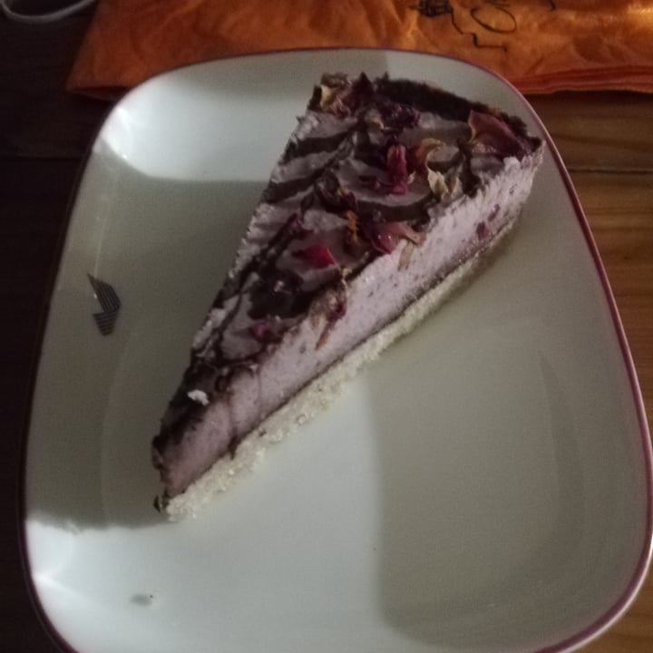 review photo of Coogi's Restaurant & Tea Garden Strawberry and Coconut Cake shared by @amicoderozer on 16 Aug 2020 - review