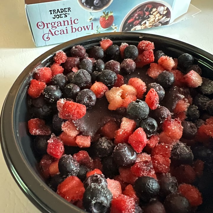 photo of Trader Joe's Organic açaí bowl shared by @camilawinters on  23 May 2022 - review