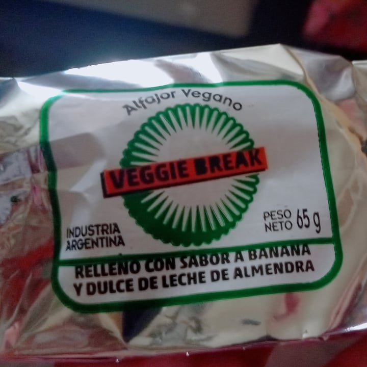 photo of Veggie Break Alfajor Vegano Relleno con sabor a Banana Y Dulce de Almendra shared by @celpa on  22 Apr 2022 - review