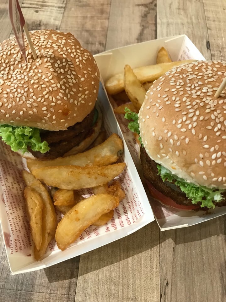 review photo of Nature Cafe Spicy Satay Burger (Beyond Burger) shared by @holyloewe on 03 Apr 2019 - review