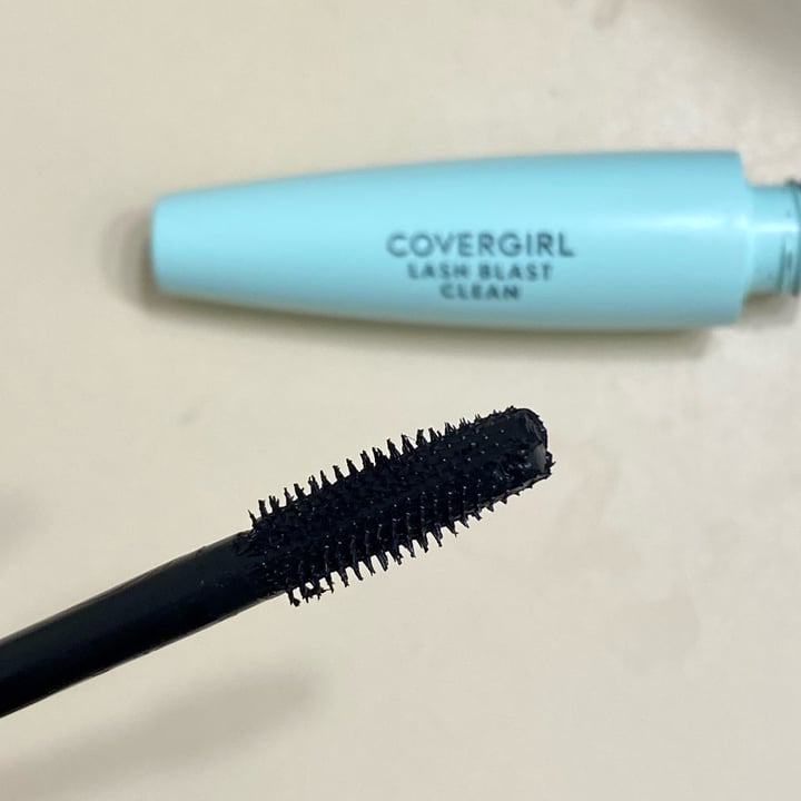 photo of Covergirl Lash Blast Clean Volume Mascara shared by @curvycarbivore on  12 Feb 2022 - review