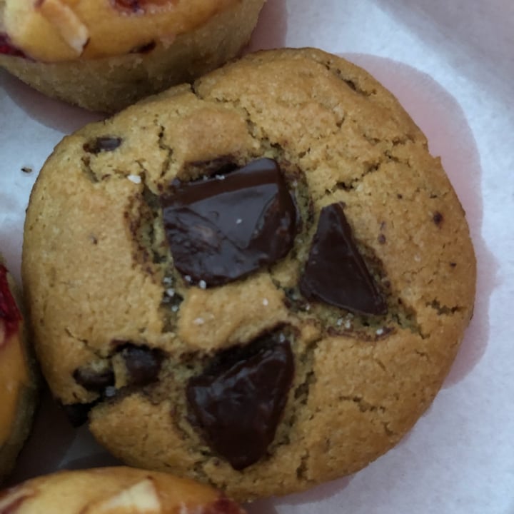 photo of Raebakesvegan Sea Salt Dark Chocolate Cookies shared by @soy-orbison on  02 Dec 2021 - review