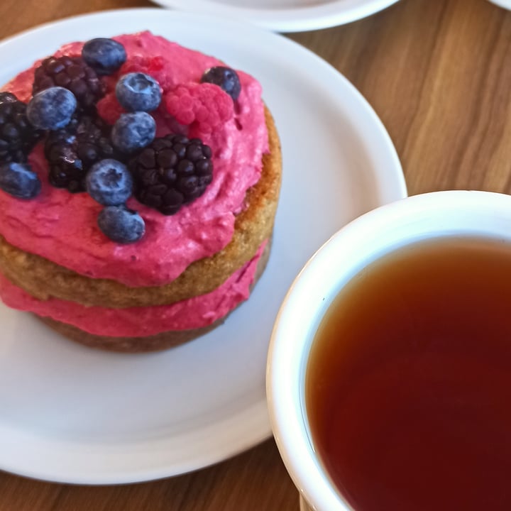 review photo of Meiling Tea House Torta De Frutos Rojos shared by @danyelana on 15 Aug 2022 - review