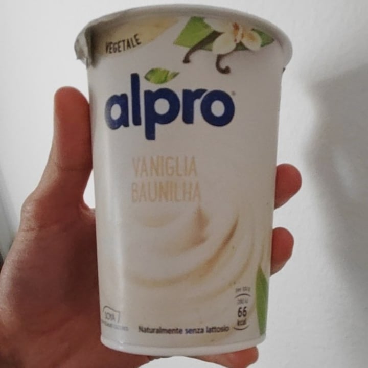 photo of Alpro Yogurt alla vaniglia shared by @elivegg on  20 May 2022 - review