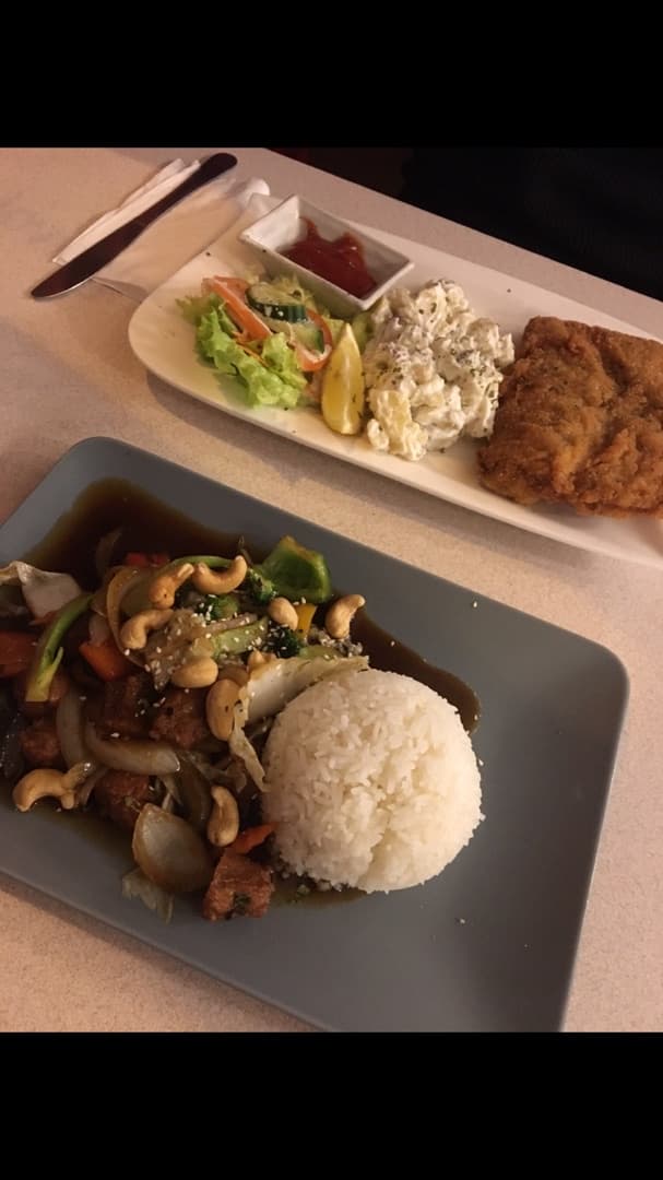 Photo of the dish “Kung Pao & veganes Wiener Schnitzel”