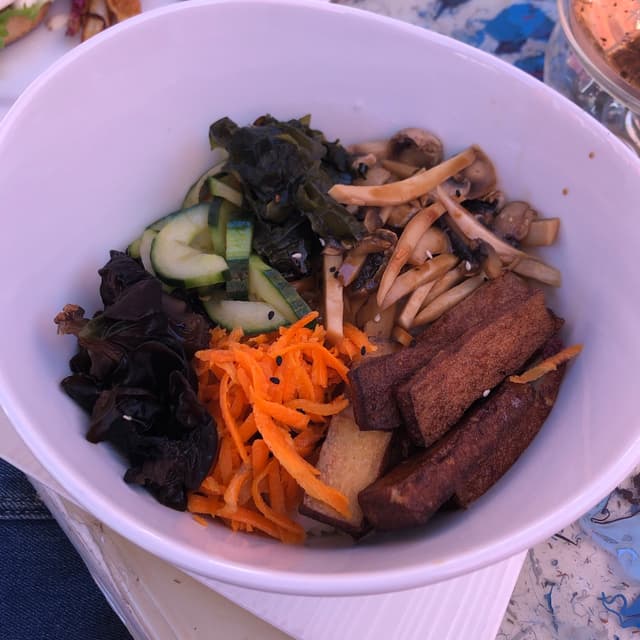 菜肴“Bibimbap Korean Style Bowl”的照片