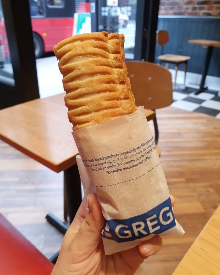 review photo of Greggs Vegan Sausage Roll shared by @calicomeetsbroccoli on 31 Aug 2019 - review