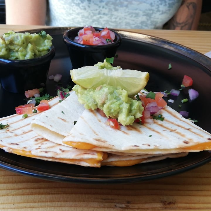 photo of Frutas Prohibidas Quesadillas veganas shared by @grumpyvegan on  21 Jun 2020 - review