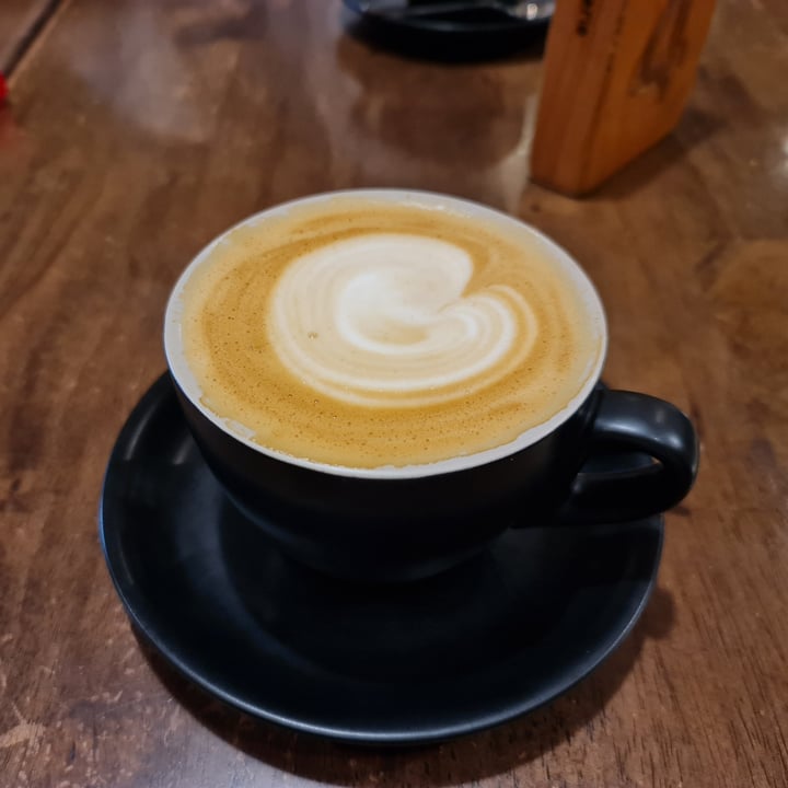 photo of Artisan Boulangerie Co Oat Milk Latte shared by @alenal07 on  10 Sep 2022 - review