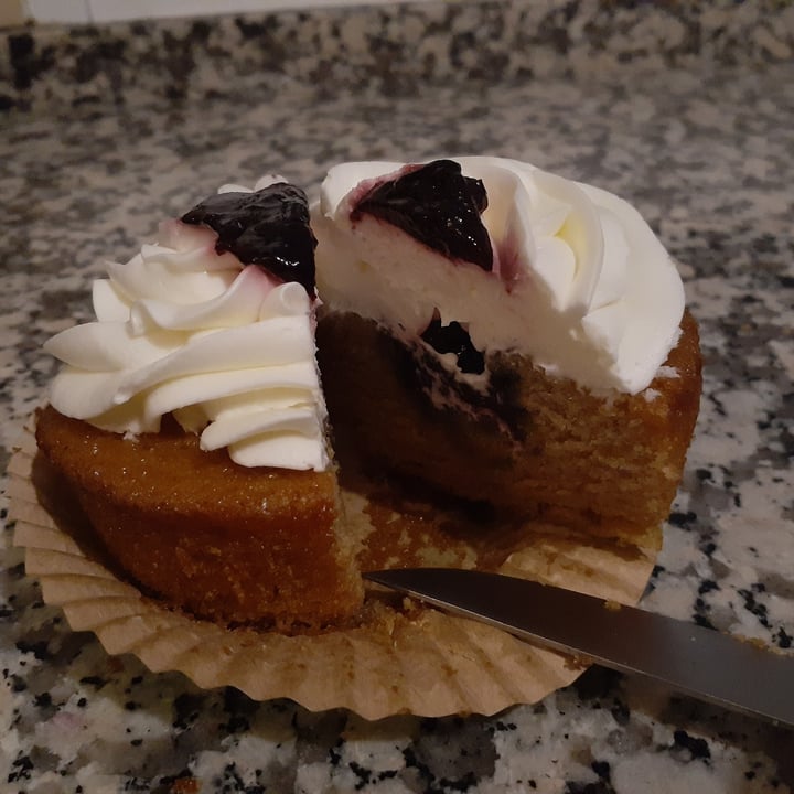 photo of Vegabonty Blueberry Cupcake shared by @nicoleroostee on  08 Sep 2021 - review