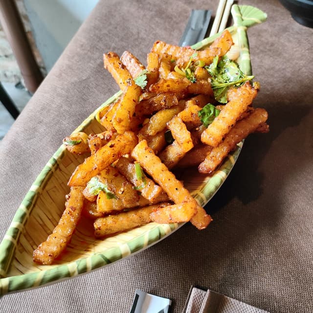 Photo of the dish “Denti di volpe ( patate fritte con salsa piccante e spezie cinesi)”