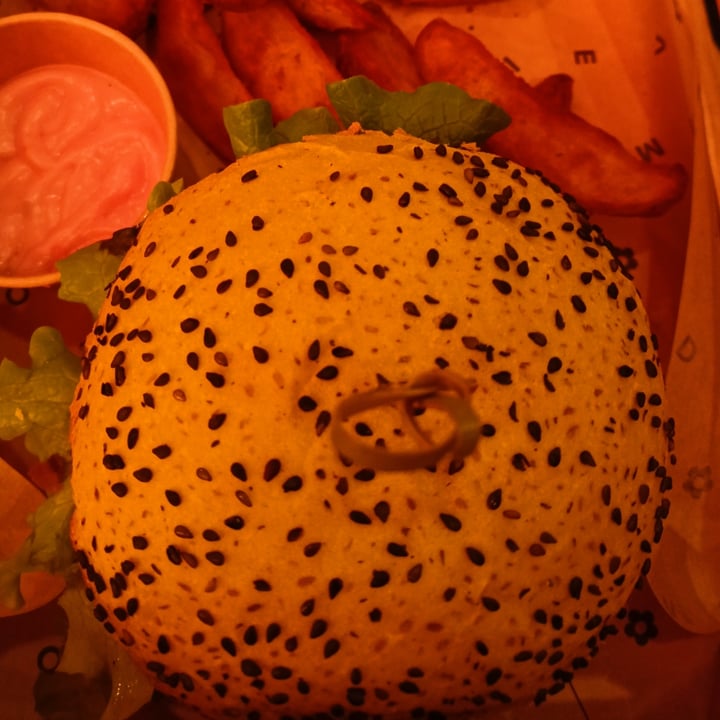 review photo of Flower Burger Spicy cecio shared by @artisticale on 16 Apr 2022 - review