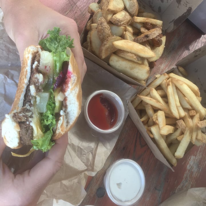 review photo of Lord of the Fries Vegan Burger and hot dogs shared by @luisak on 15 Feb 2019 - review