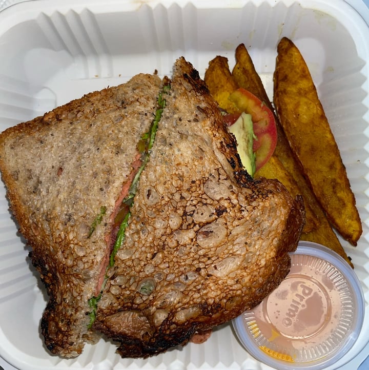 review photo of La Raíz De La Tierra Club Sandwich shared by @anaisalazarayala on 26 Nov 2022 - review