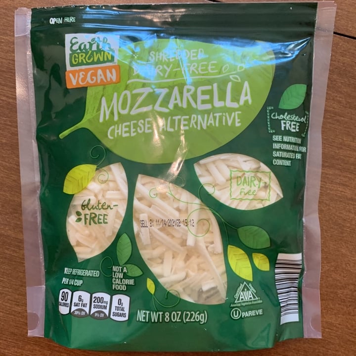 photo of Earth Grown Shredded dairy free mozzarella cheese alternative shared by @inkymycat on  05 Sep 2021 - review