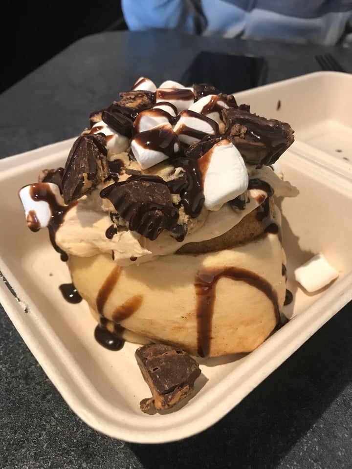 photo of Cinnaholic Rocky Mountain Roll shared by @earthtostacy on  02 Mar 2020 - review