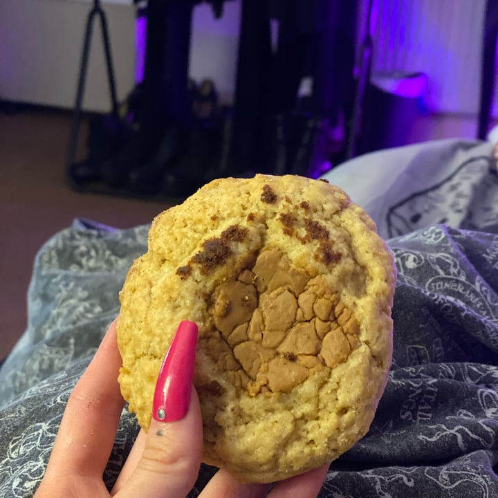 review photo of Banilla Bakery Kinder Bueno Cookie shared by @re4lhorrorshow on 04 Oct 2021 - review