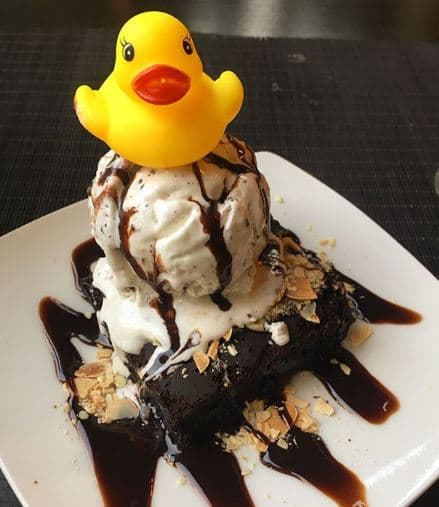 Foto do prato “Brownie con helado”