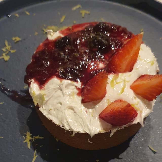 Photo of the dish “Torta de limão siciliano com frutas vermelhas”