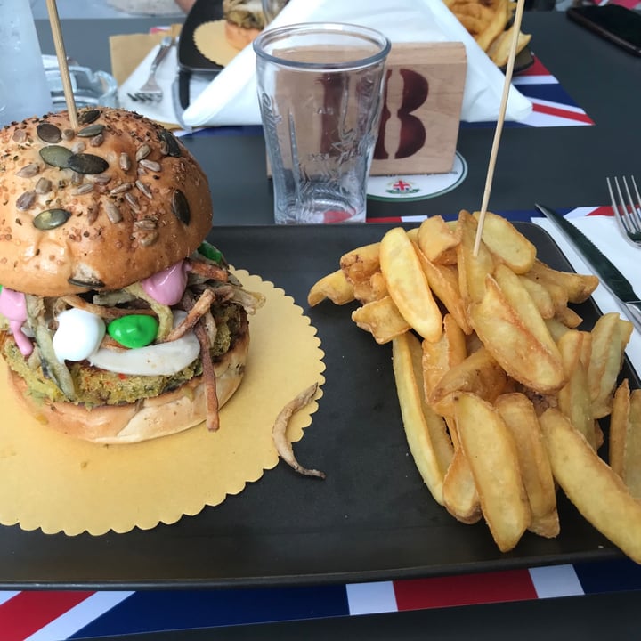 photo of Old England Pub - Pub Birreria Padova Grace vegan shared by @aless02 on  22 Jul 2021 - review