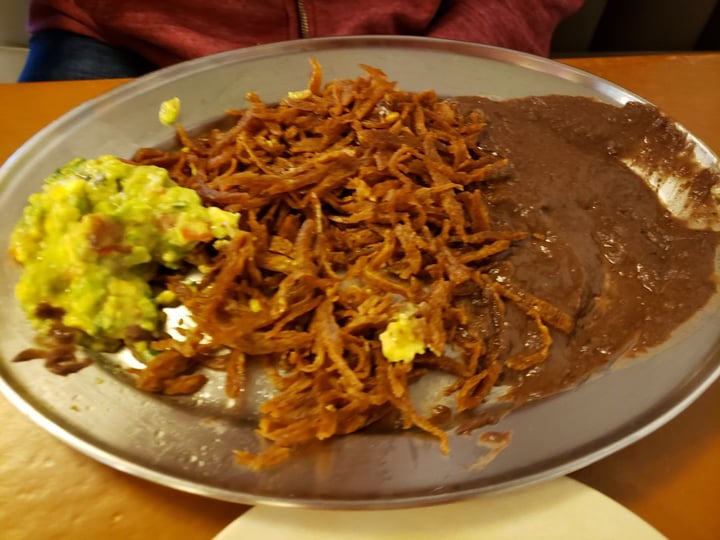 photo of Yug Vegetariano Carnitas Con Guacamole shared by @janettecarrillo on  14 Dec 2019 - review
