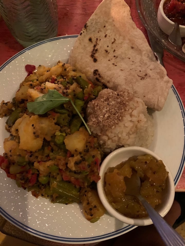 photo of Krishna Veggie Curry de papa y arvejas shared by @toagus on  09 Mar 2020 - review