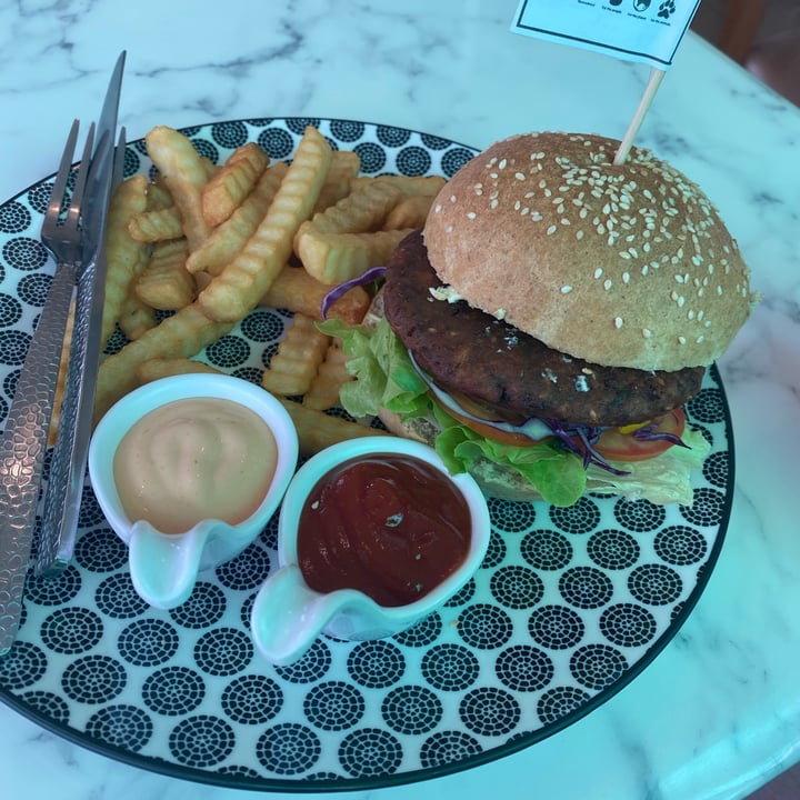 photo of May Veggie Home May’s Veggie Burger shared by @travnastyart on  13 Mar 2022 - review