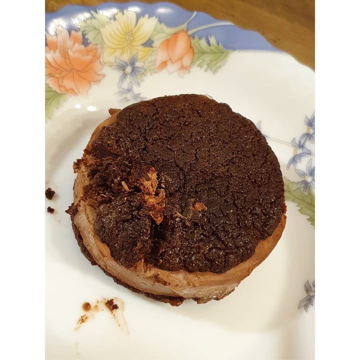 review photo of The Ice Cream & Cookie Co Vegan Dark Chocolate Ice Cream Sandwich shared by @shengasaurus on 04 Nov 2020 - review